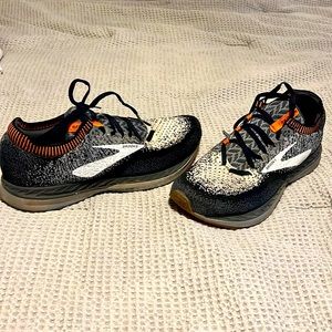 Brooks mens 11 running shoe